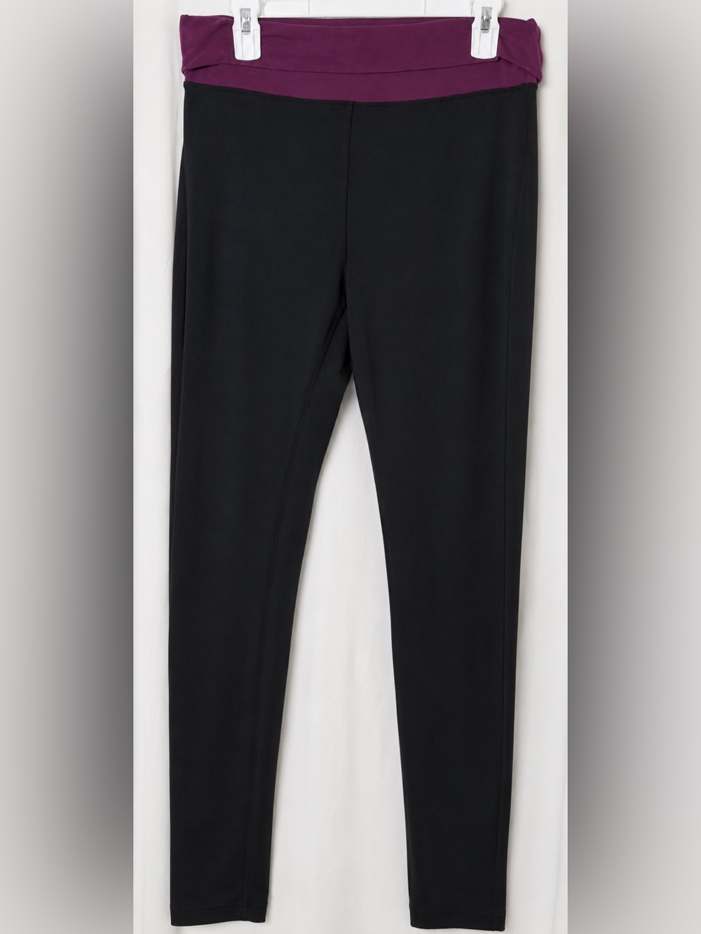 Victoria’s Secret Black Leggings with Purple Waistband Size Medium Long